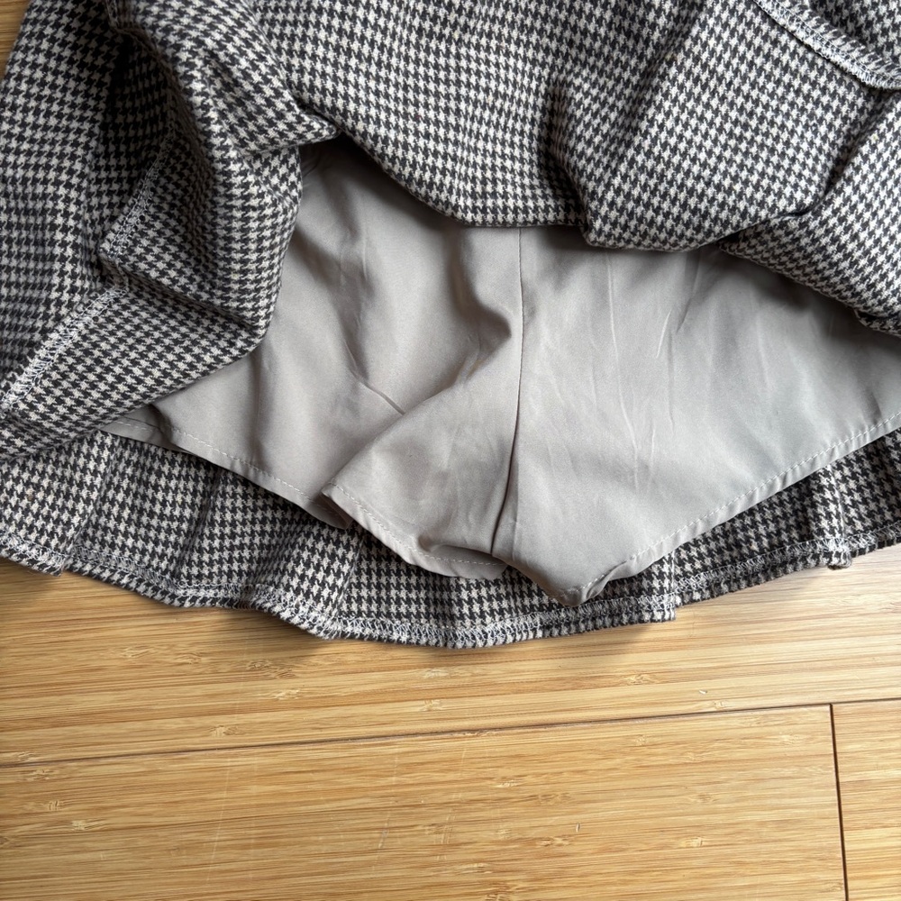 Houndstooth mini pleated skort - Picture 2 of 4
